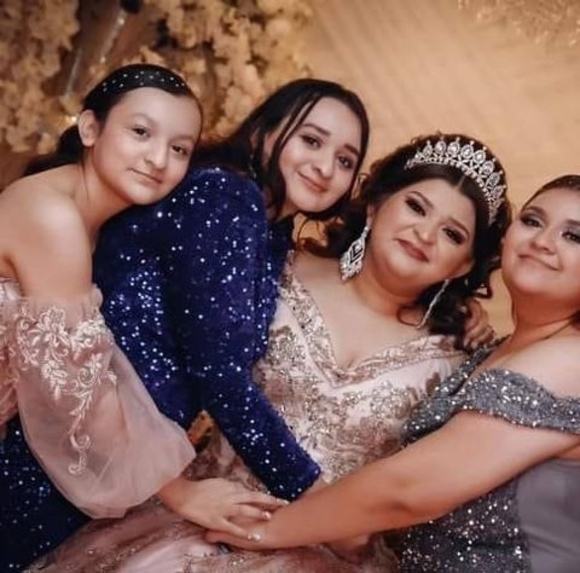 Meet your Posher, Monica - Picture 1 of 1